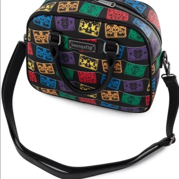 Loungefly 2 ITEMS BNBWT!!๐ COCO PAPER PAPILLON FLAGS MATCHING WALLET & PURSE! - Picture 5 of 10